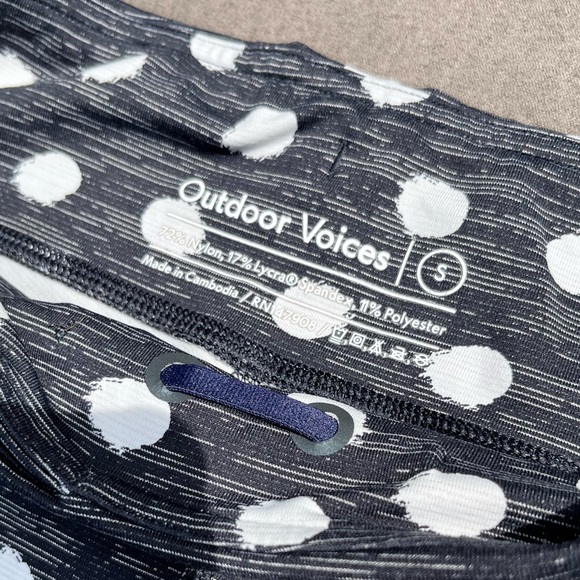Outdoor Voices Tech Sweat Flex Shorts in Polka Dot Black and White - SMALL - Picture 3 of 6